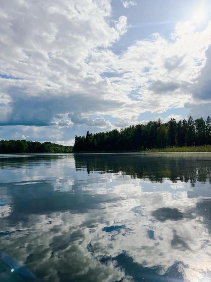 Brivdienu Maja Ezerkalni Myza Dzirtsiyems Eksteriør bilde